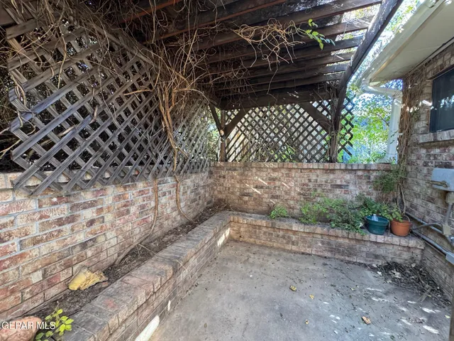 $515,000 | 324 Rio Estancia Drive, El Paso, TX 79932