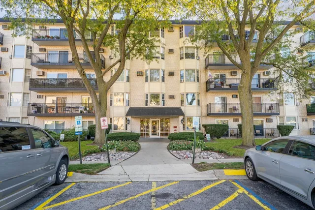 $165,000 | 5506 Lincoln Avenue, Unit A114, Morton Grove, IL 60053