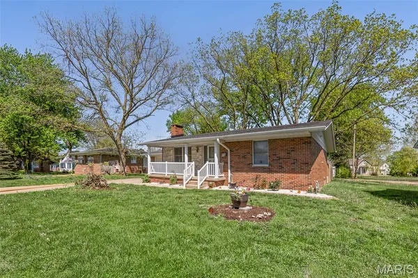 $220,000 | 319 West Indiana Street, Trenton, IL 62293