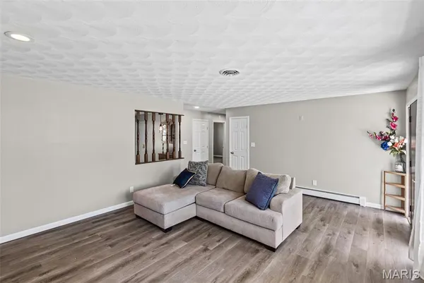 $220,000 | 319 West Indiana Street, Trenton, IL 62293