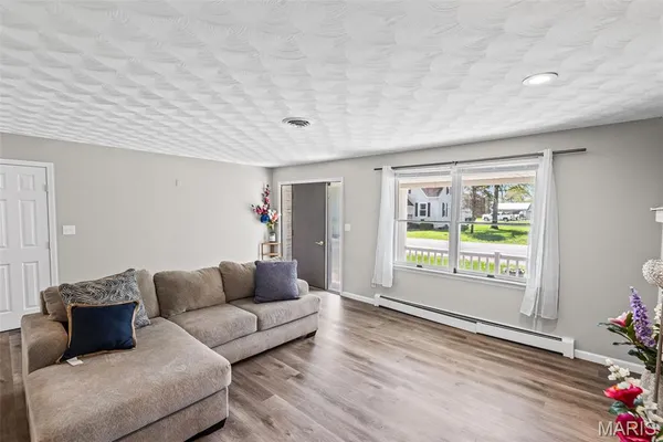 $220,000 | 319 West Indiana Street, Trenton, IL 62293