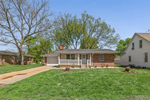 $220,000 | 319 West Indiana Street, Trenton, IL 62293