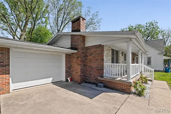 $220,000 | 319 West Indiana Street, Trenton, IL 62293