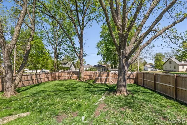 $220,000 | 319 West Indiana Street, Trenton, IL 62293