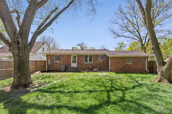 $220,000 | 319 West Indiana Street, Trenton, IL 62293