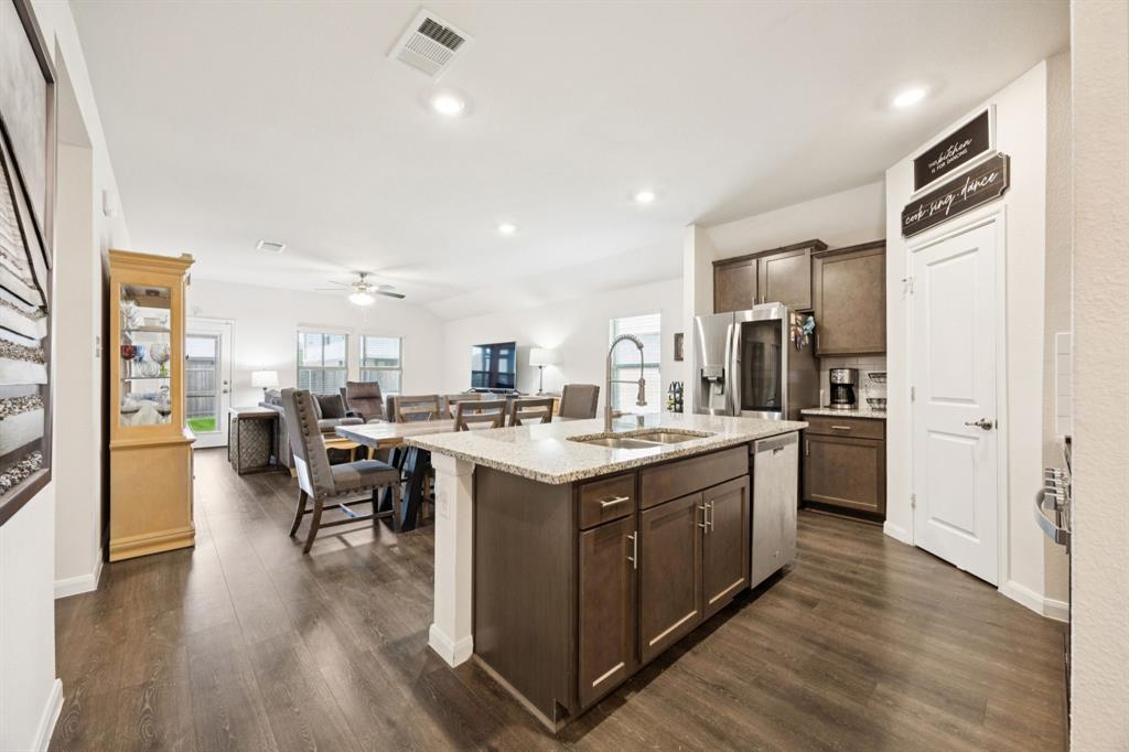 405 Spur Ridge Princeton, TX 75407 - Photo 4 of 26