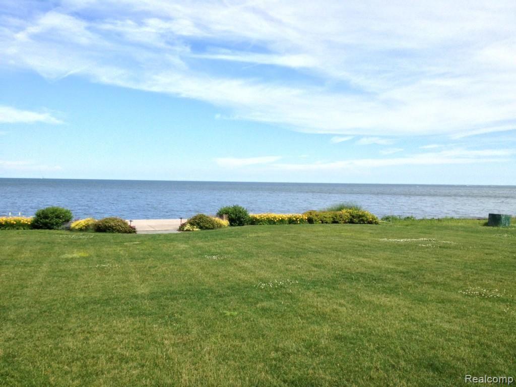 988 Lake Shore Road Grosse Pointe, MI 48236 - Photo 4 of 60 IMG_1880.jpg