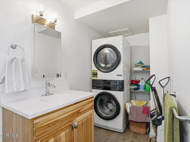 $1,100,000 | 164 Paradise Point, New Tazewell, TN 37825