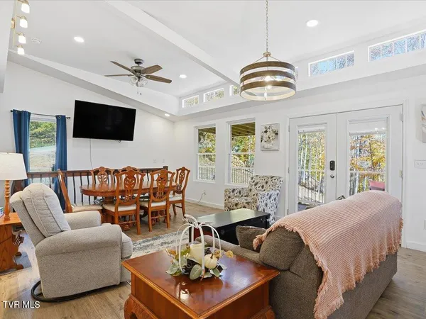 $995,000 | 164 Paradise Point, New Tazewell, TN 37825