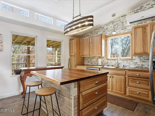 $1,100,000 | 164 Paradise Point, New Tazewell, TN 37825