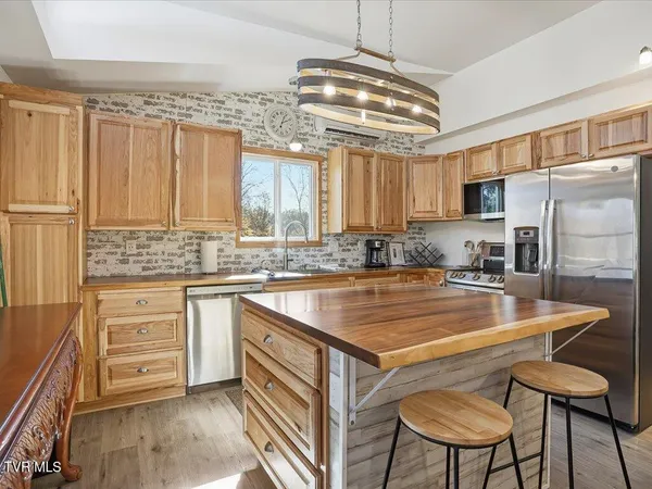 $995,000 | 164 Paradise Point, New Tazewell, TN 37825