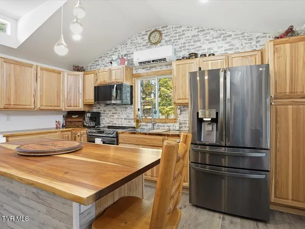 $995,000 | 164 Paradise Point, New Tazewell, TN 37825