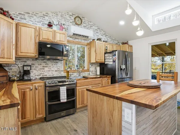 $995,000 | 164 Paradise Point, New Tazewell, TN 37825