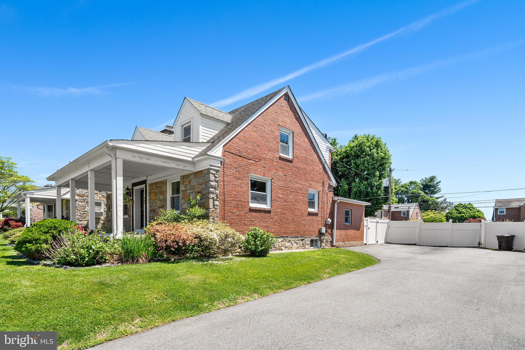 649 Andrew Road Springfield, PA 19064 - Photo 29 of 39 Side Exterior / Driveway