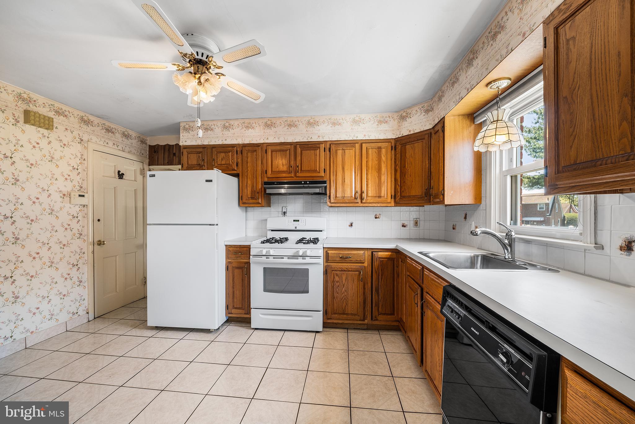 649 Andrew Road Springfield, PA 19064 - Photo 9 of 39 Kitchen