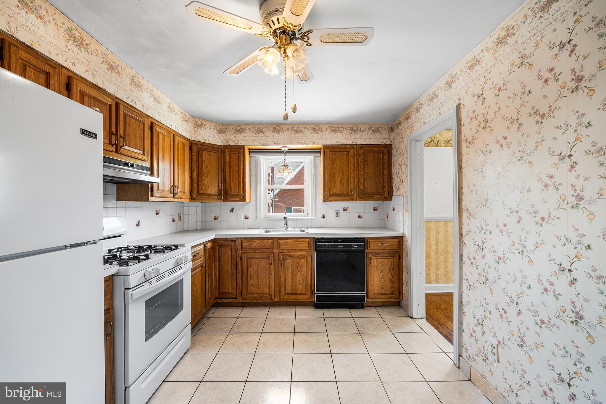 649 Andrew Road Springfield, PA 19064 - Photo 10 of 39 Kitchen