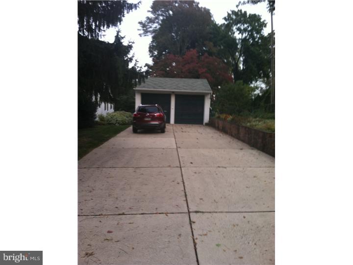652 Raikes Road Huntingdon Valley, PA 19006 - Photo 3 of 13 Garage