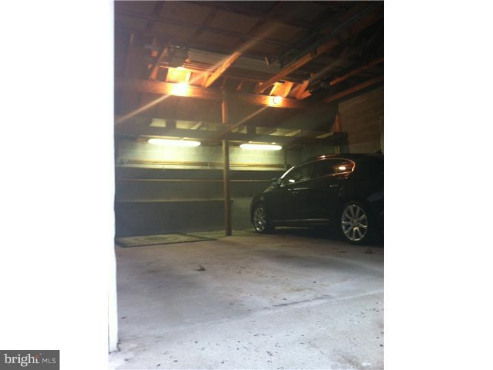 652 Raikes Road Huntingdon Valley, PA 19006 - Photo 4 of 13 Garage