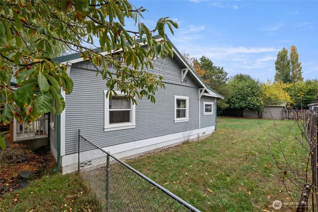 $327,500 | 212 West 6th Street, Centralia, WA 98531