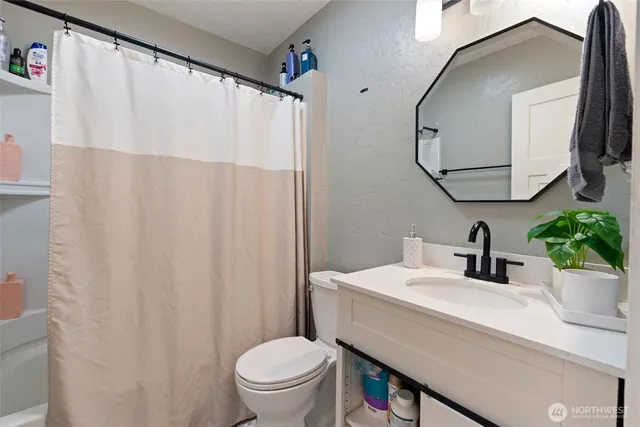 $327,500 | 212 West 6th Street, Centralia, WA 98531