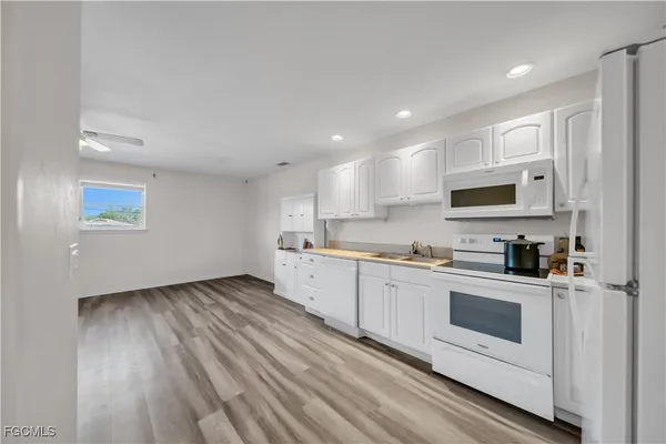 $699,000 | 17324-17326 Whitewater Court, Unit 326, Fort Myers Beach, FL 33931