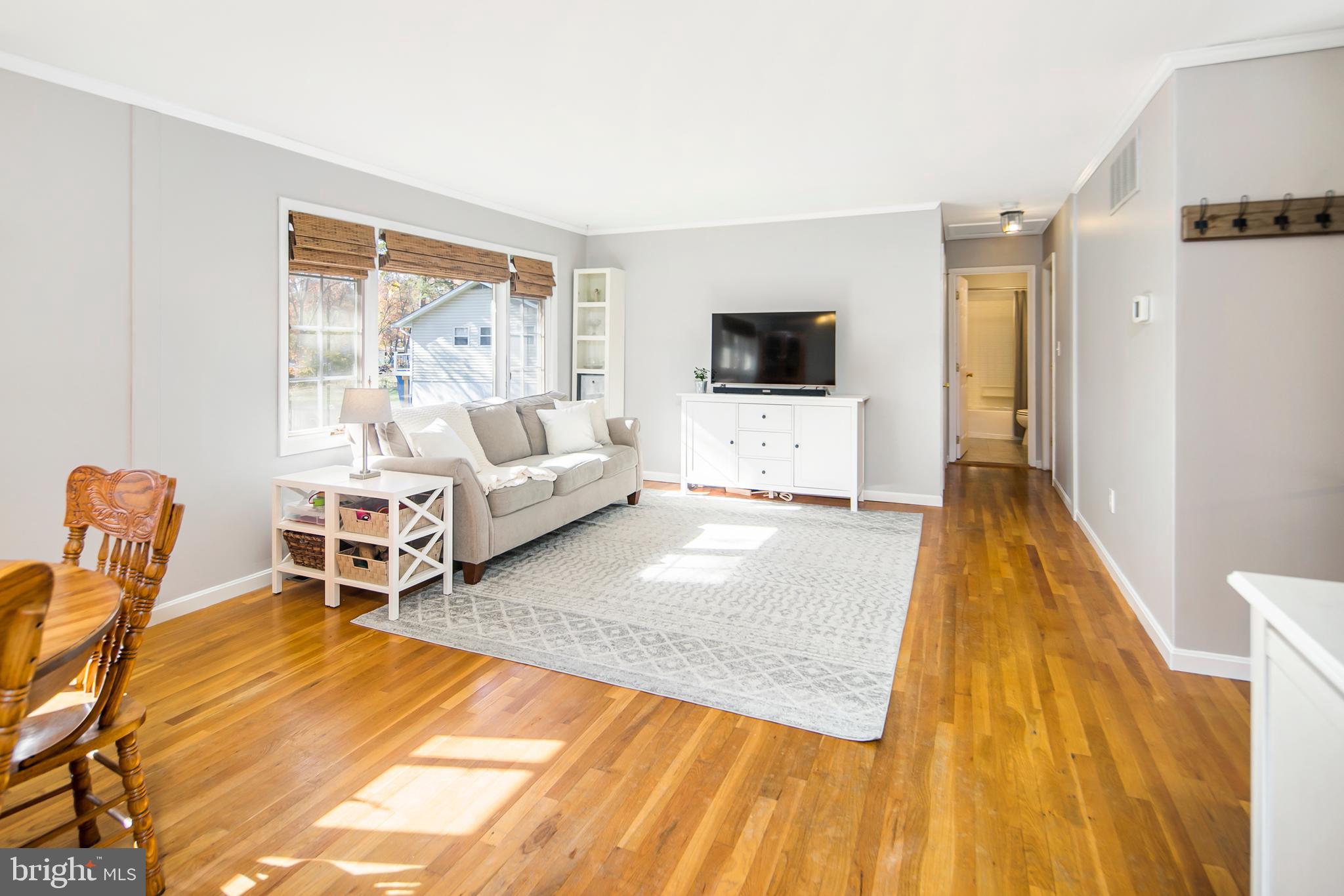 835 Woods Road Pasadena, MD 21122 - Photo 5 of 34 Gallery Image 5