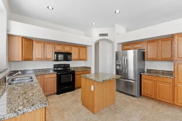 $2,800 | 6586 West Oraibi Drive, Glendale, AZ 85308