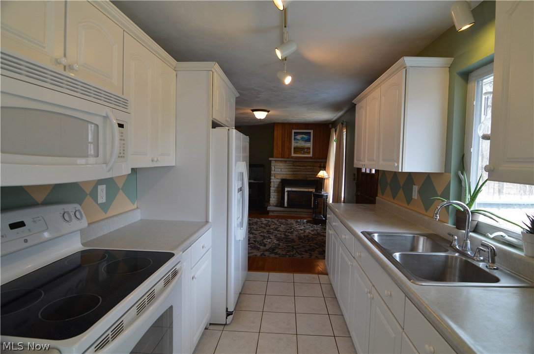 6675 Dewey Road Thompson, OH 44086 - Photo 6 of 16 Everything is so convenient in this well laid out kitchen!