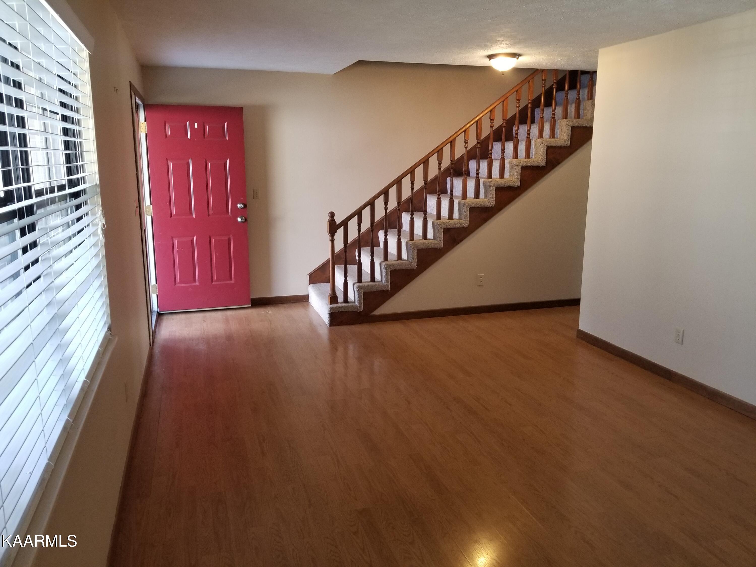124 High Point Lane Oak Ridge, TN 37830 - Photo 3 of 19 20220321_122401
