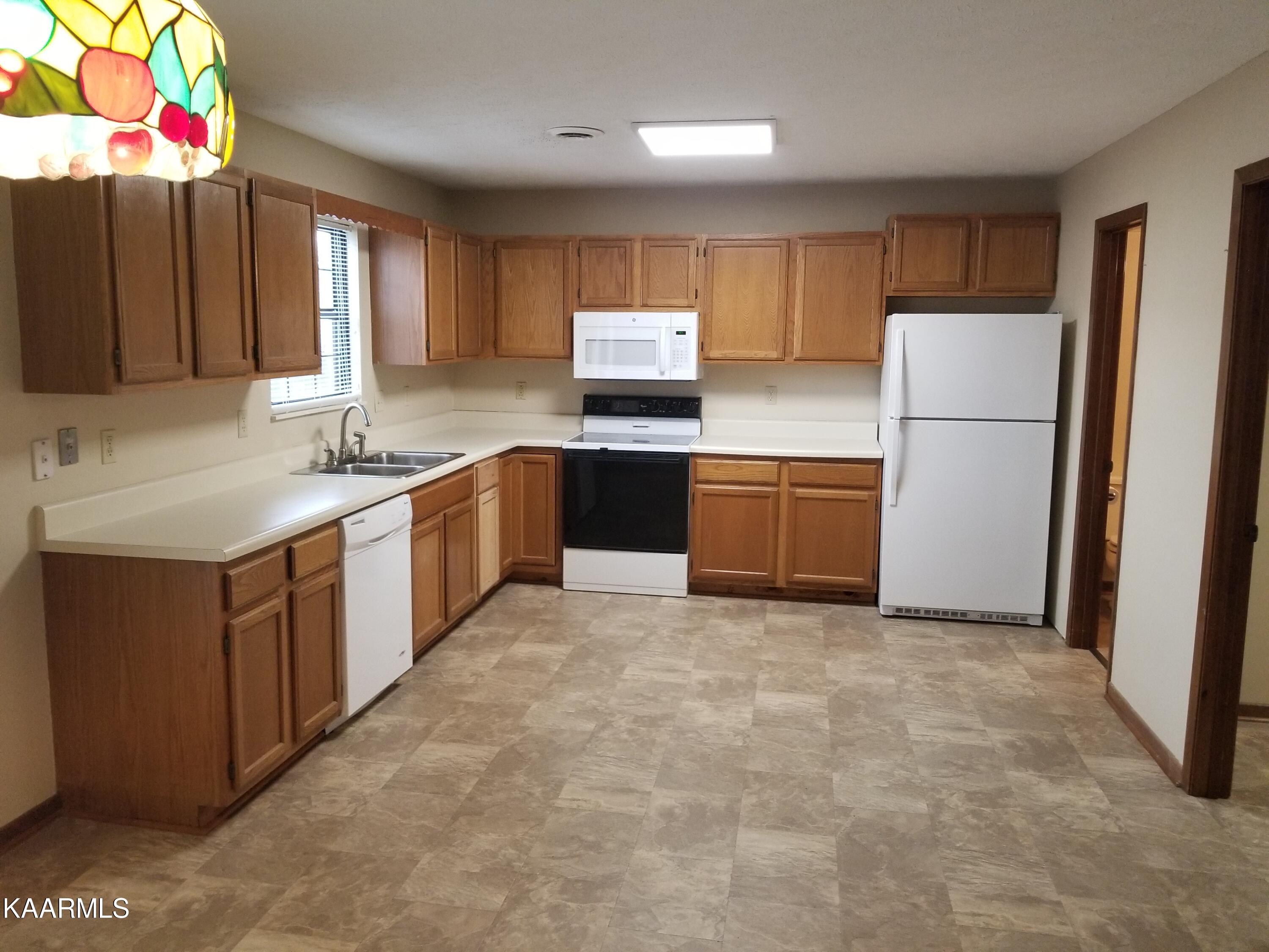 124 High Point Lane Oak Ridge, TN 37830 - Photo 4 of 19 20220321_173542