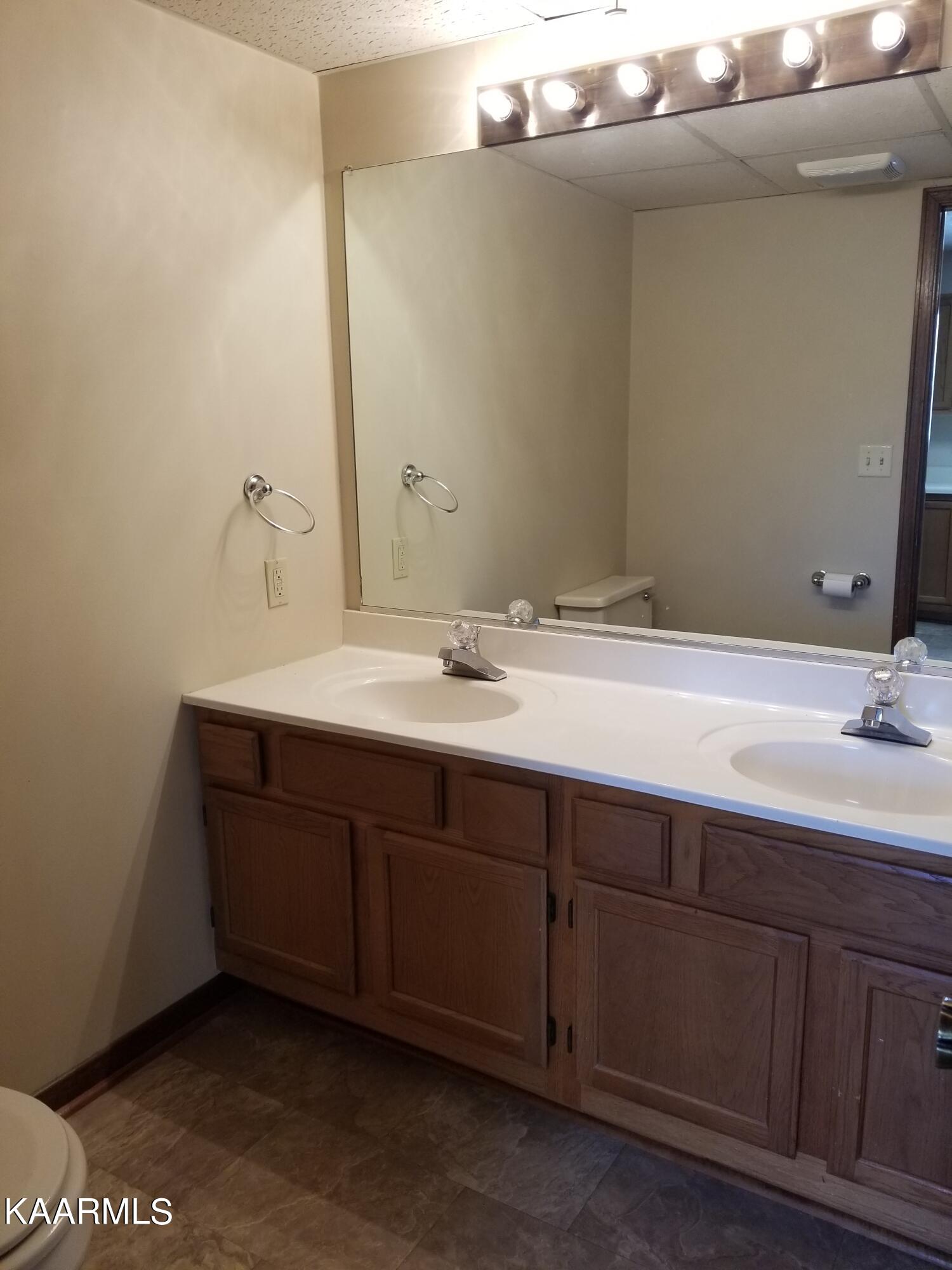 124 High Point Lane Oak Ridge, TN 37830 - Photo 8 of 19 20220321_122503