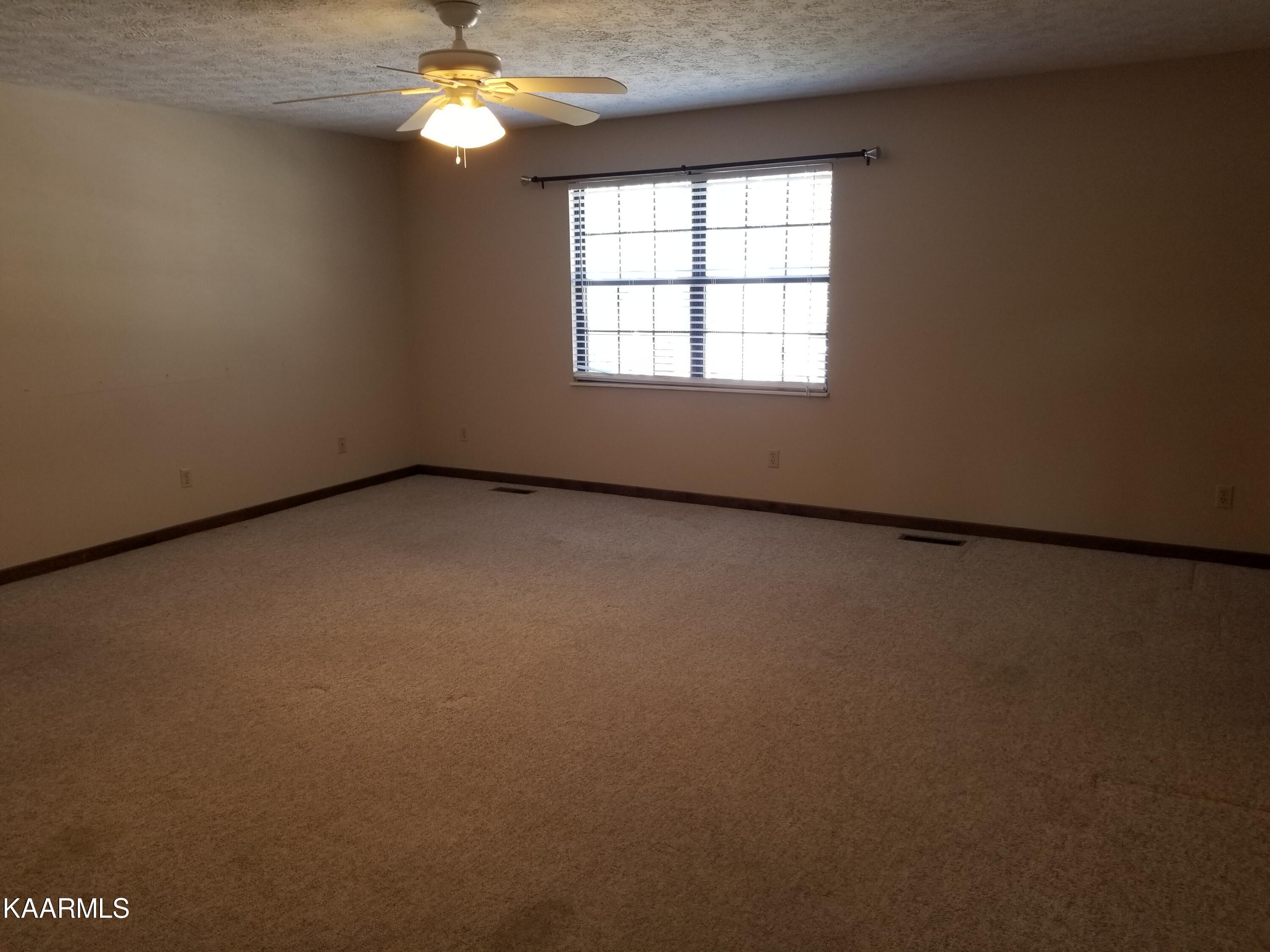 124 High Point Lane Oak Ridge, TN 37830 - Photo 9 of 19 20220321_122249