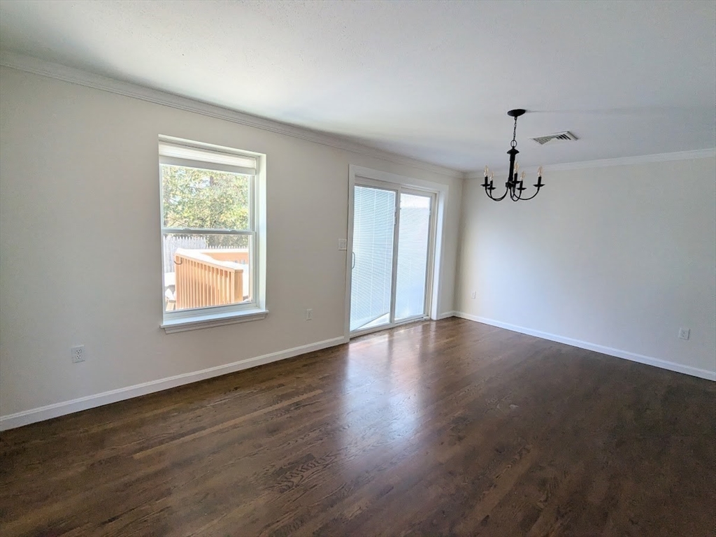 107 Franklin St Extension, Unit 4 Derry, NH 03038 - Photo 13 of 34