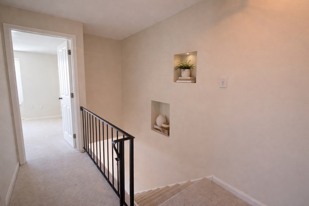 107 Franklin St Extension, Unit 4 Derry, NH 03038 - Photo 15 of 34