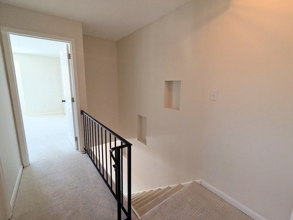 107 Franklin St Extension, Unit 4 Derry, NH 03038 - Photo 16 of 34