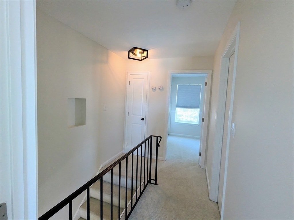 107 Franklin St Extension, Unit 4 Derry, NH 03038 - Photo 17 of 34