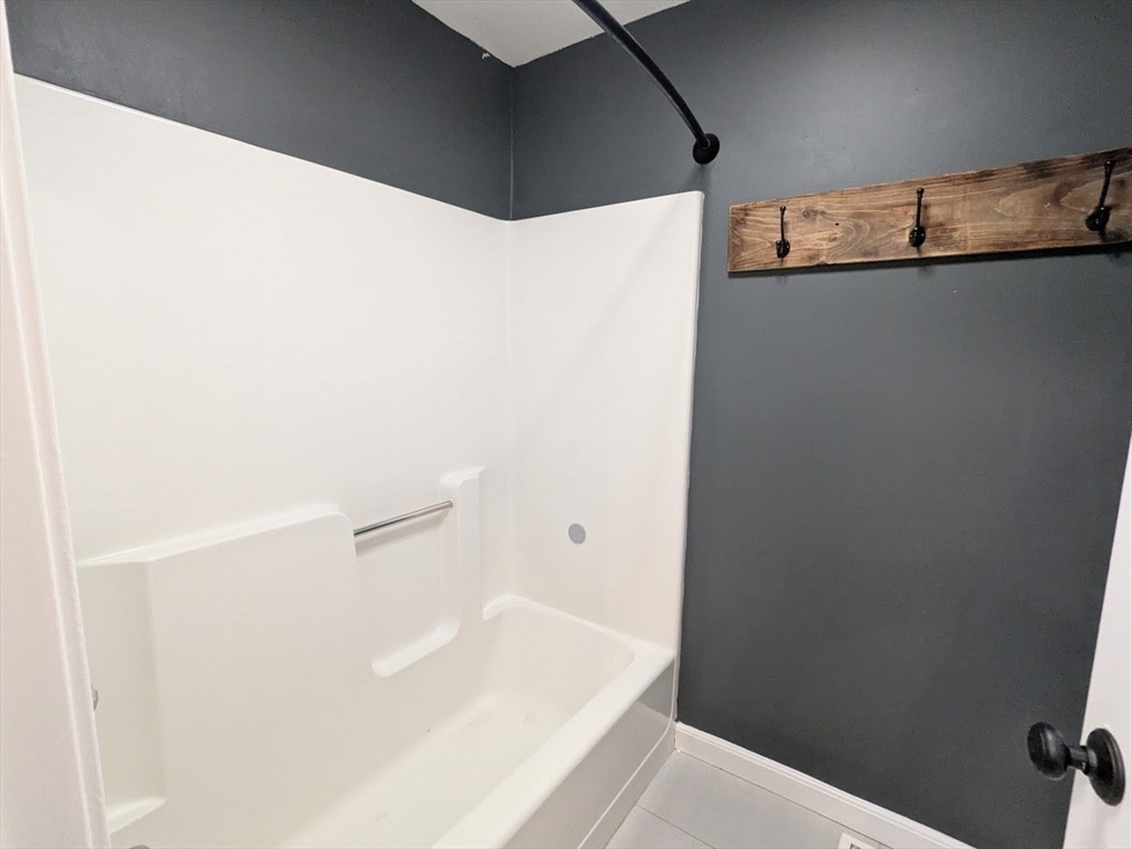 107 Franklin St Extension, Unit 4 Derry, NH 03038 - Photo 25 of 34