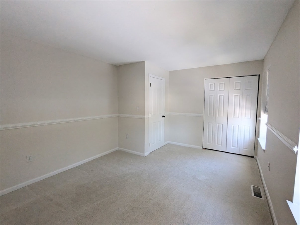 107 Franklin St Extension, Unit 4 Derry, NH 03038 - Photo 28 of 34