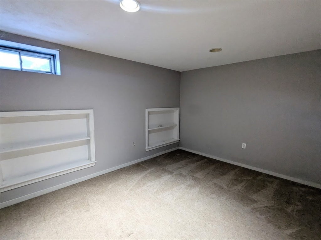 107 Franklin St Extension, Unit 4 Derry, NH 03038 - Photo 31 of 34