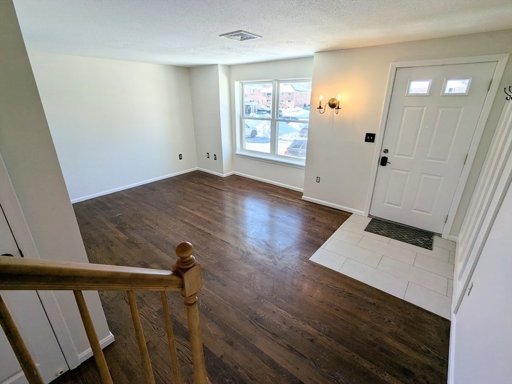 107 Franklin St Extension, Unit 4 Derry, NH 03038 - Photo 5 of 34