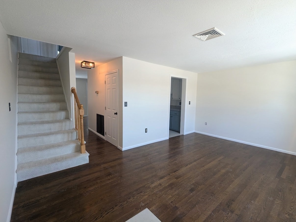 107 Franklin St Extension, Unit 4 Derry, NH 03038 - Photo 7 of 34