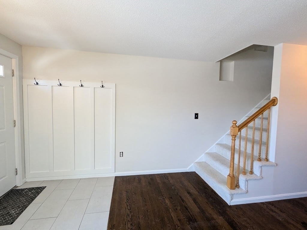 107 Franklin St Extension, Unit 4 Derry, NH 03038 - Photo 8 of 34