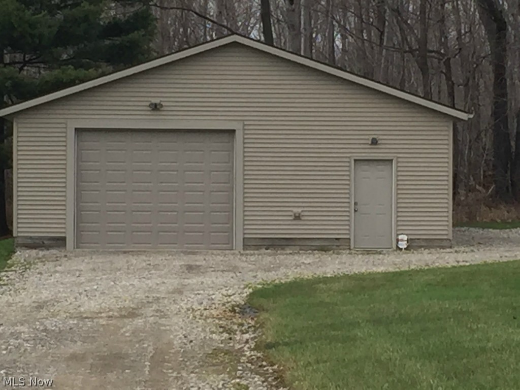 2205 Plymouth Ridge Road Ashtabula, OH 44004 - Photo 5 of 23