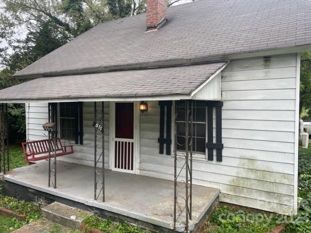 555 Baldwin Avenue Marion, NC 28752 - Photo 2 of 9 a front view of a house with a porch