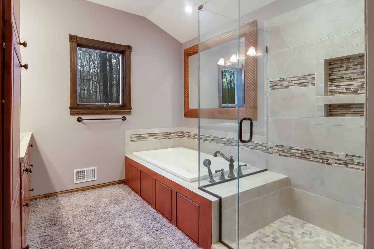 9737 East Otto Road Suttons Bay, MI 49682 - Photo 22 of 48 1910757-21.JPG
