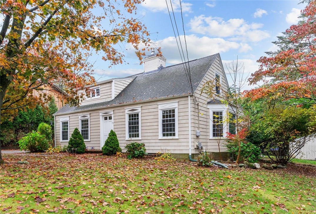 75 Applegate Road Cranston, RI 02920 - Photo 3 of 42