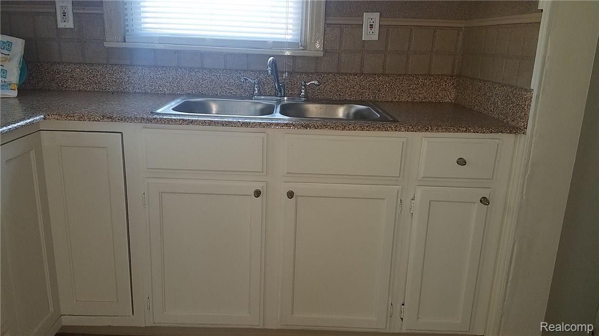 9060 Rutland Street Detroit, MI 48228 - Photo 22 of 34 20180420_102022.jpg