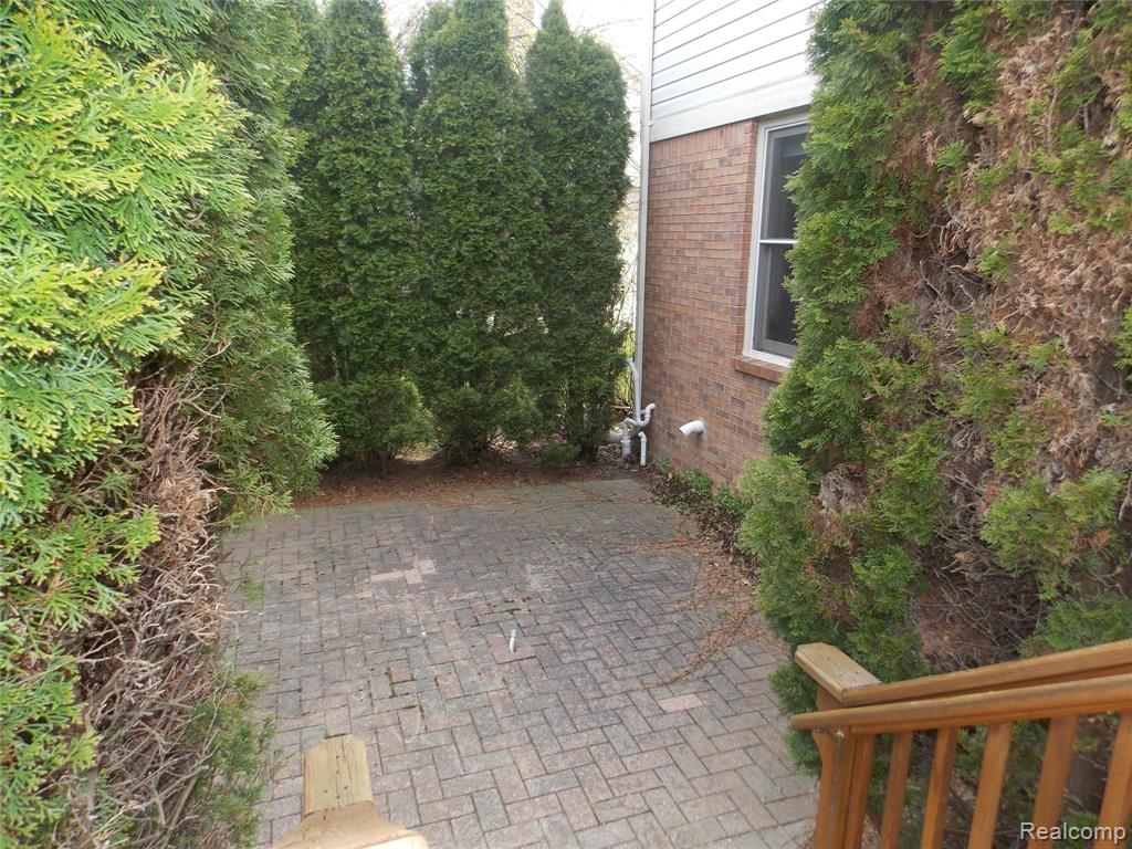 3967 May Center Road Lake Orion, MI 48360 - Photo 8 of 29