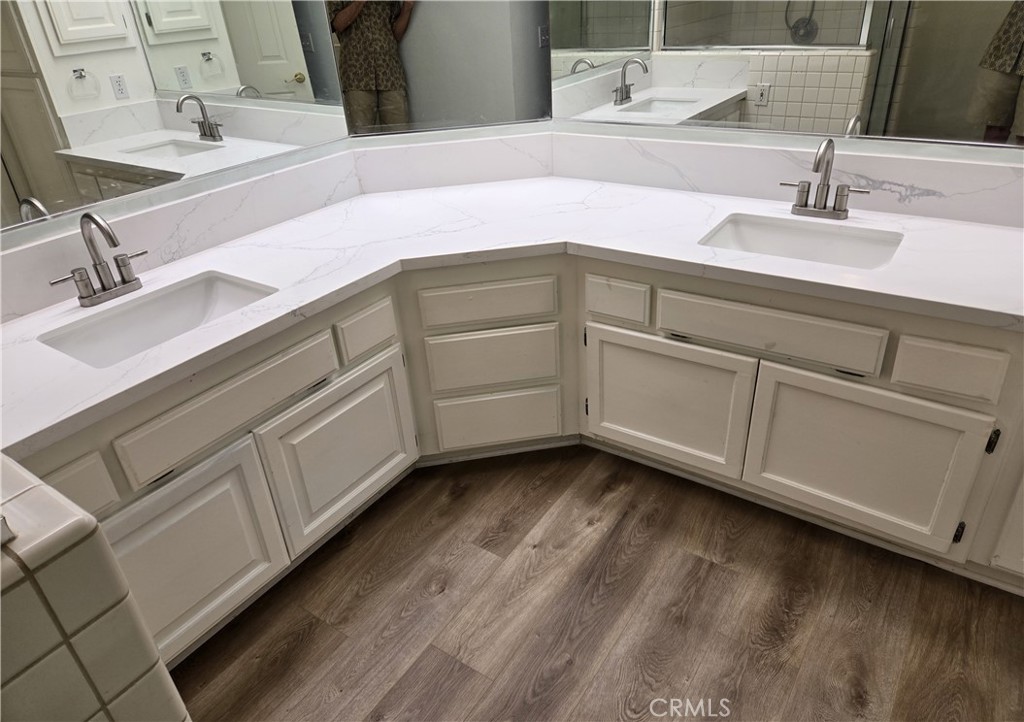 19345 Oneida Road Apple Valley, CA 92307 - Photo 18 of 19 a bathroom with a sink and a mirror