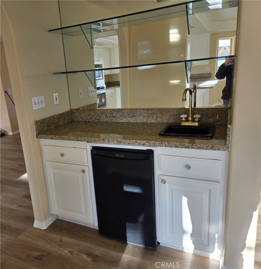 19345 Oneida Road Apple Valley, CA 92307 - Photo 8 of 19 a kitchen with a sink and cabinets